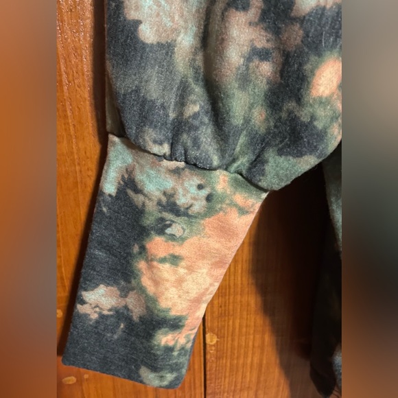 Fantastic Fawn Color Splash Off Shoulder Dolman Sleeve top Sz M - Picture 7 of 10